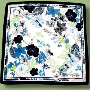 ❇️ Beautiful Blue and Green Floral Square Scarf